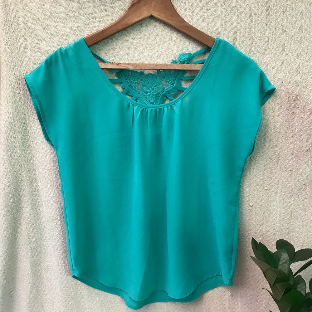 4/$20🌸 Kelly Green top